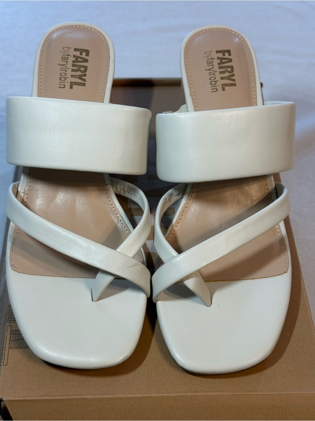 New Faryl Rins Sabdals. White. Size 10